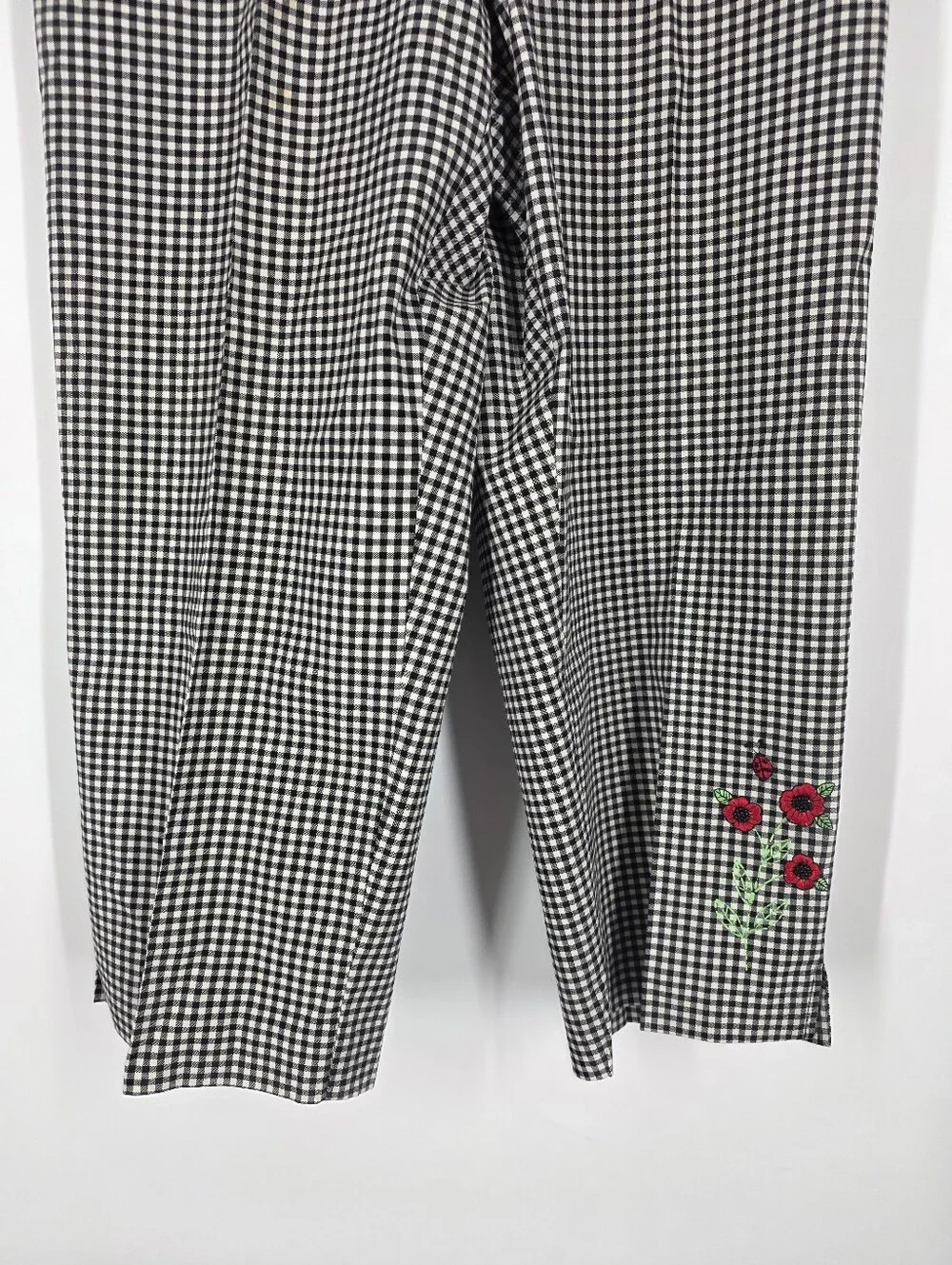 Alfred Dunner Women's Size 10 Gingham Pants Floral Embroidered Ankle Hem Black